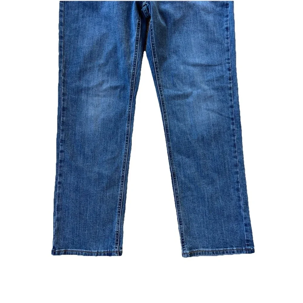 Levis rips medium